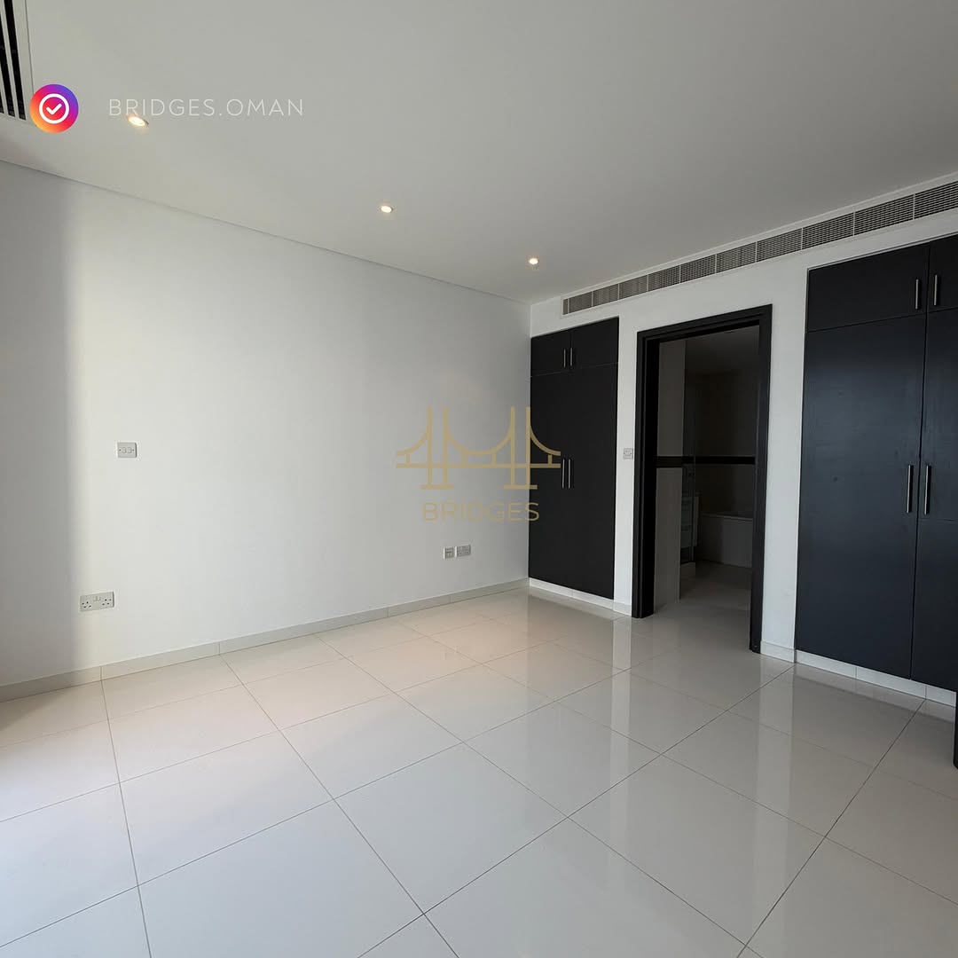 apartment in Al Mouj - 4