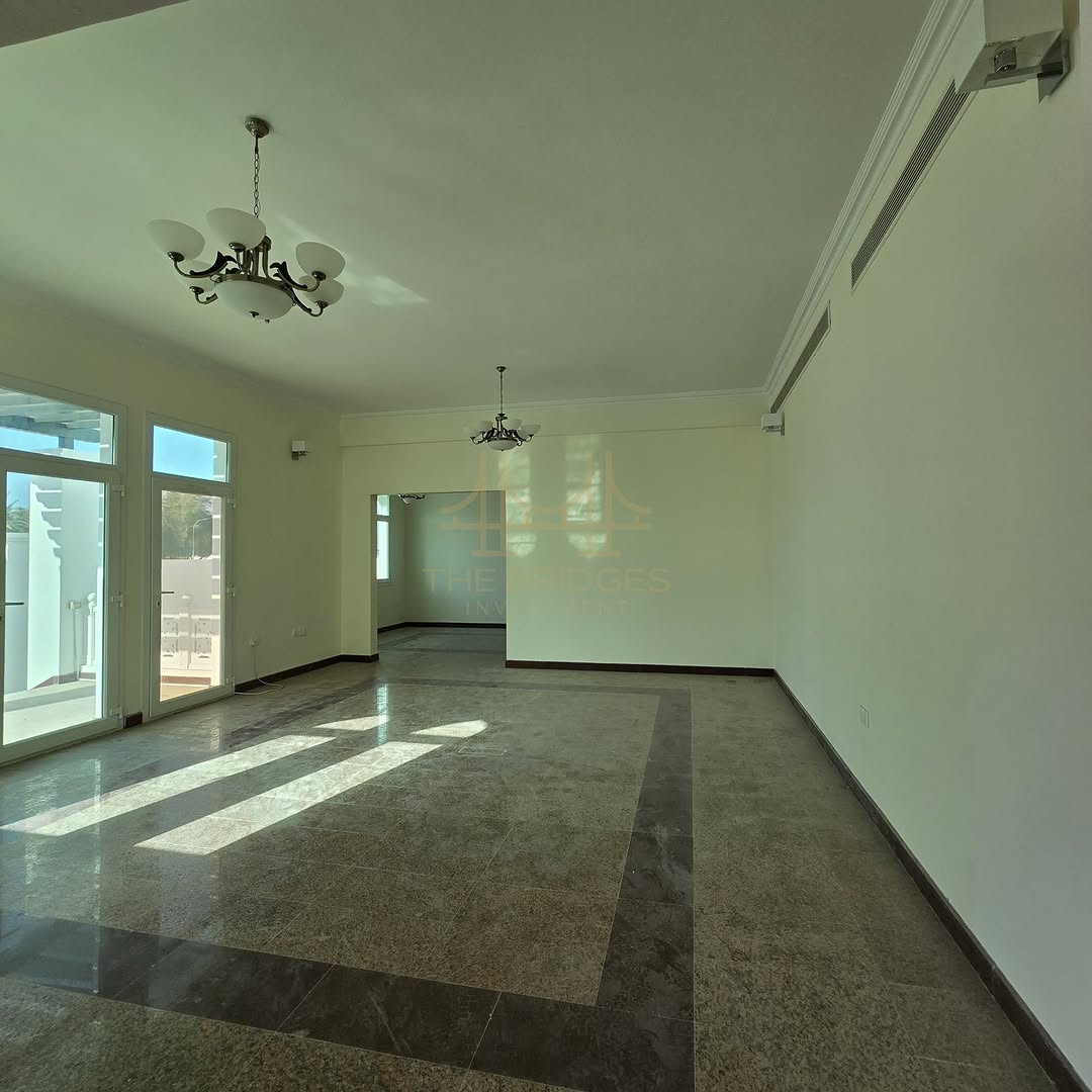villa in Madinat Sultan Qaboos - 2