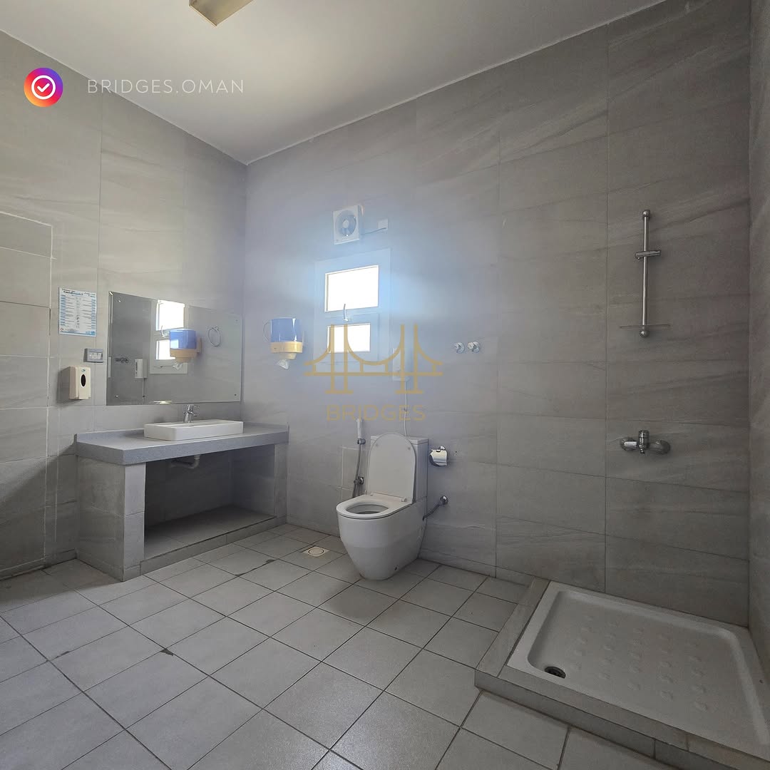 commercial in Mawaleh - 3