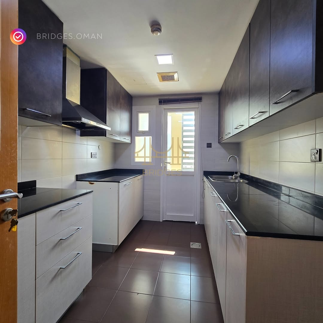 apartment in Al Khuwair - 3