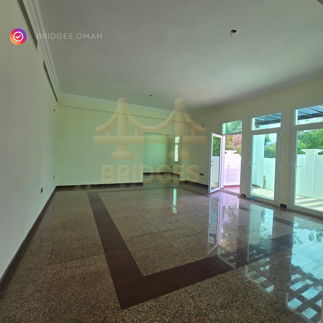 villa in Madinat Sultan Qaboos - 1