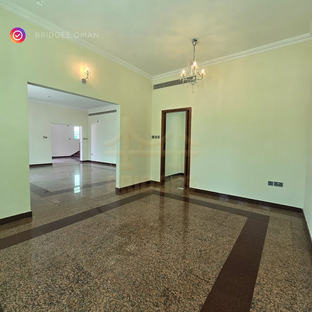villa in Madinat Sultan Qaboos - 3