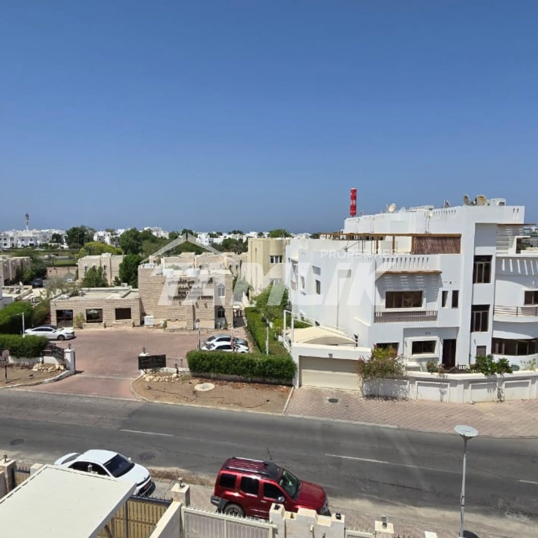 townhouse in Madinat Sultan Qaboos - 3