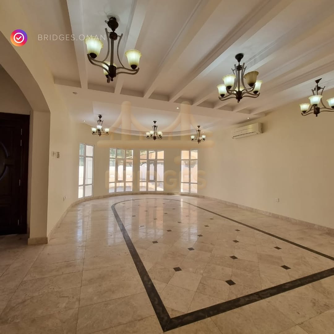 villa in Qurum - 2