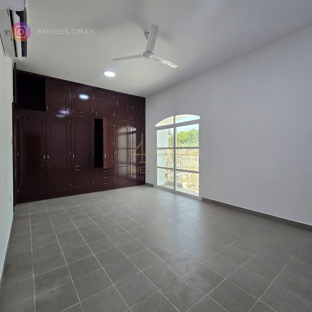 villa in Madinat Sultan Qaboos - 1