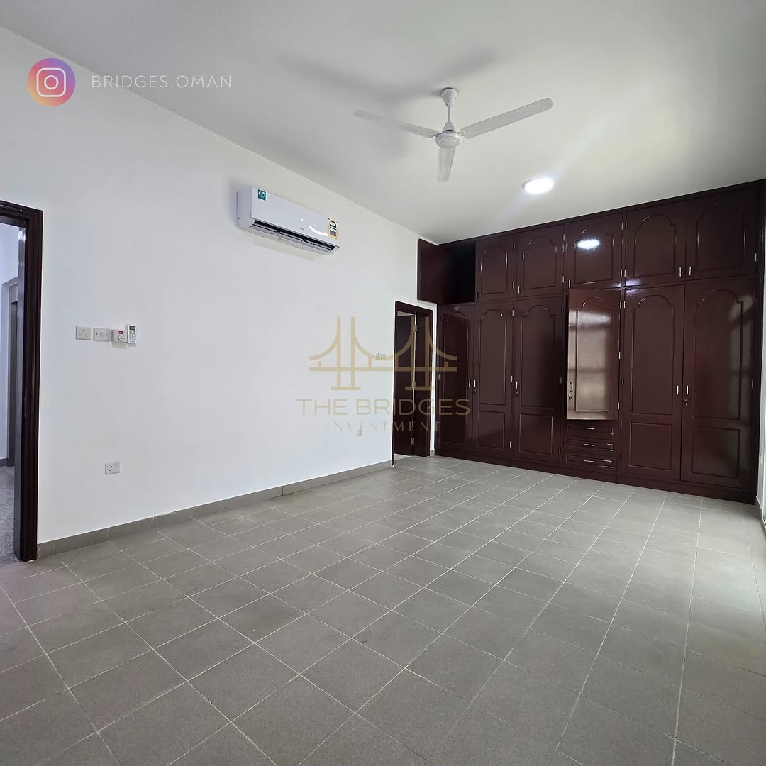 villa in Madinat Sultan Qaboos - 2