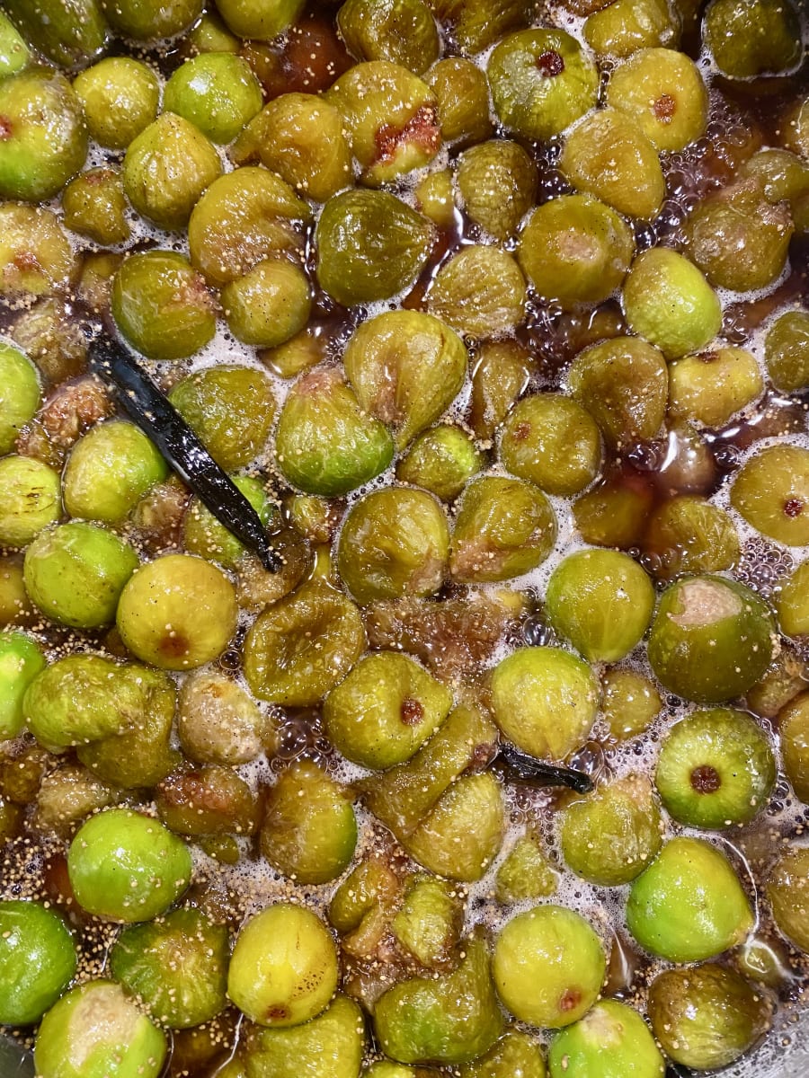I fichi in cottura con zucchero e vaniglia