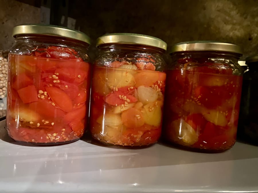 Conserva di pomodori datterini gialli, arancioni e rossi