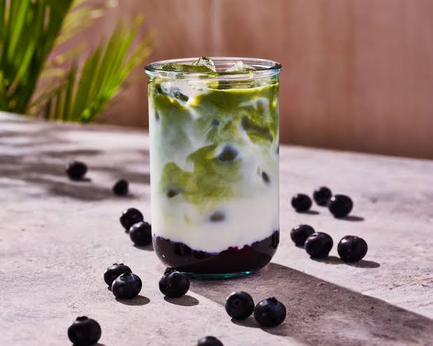 Matcha Latte con Arandanos