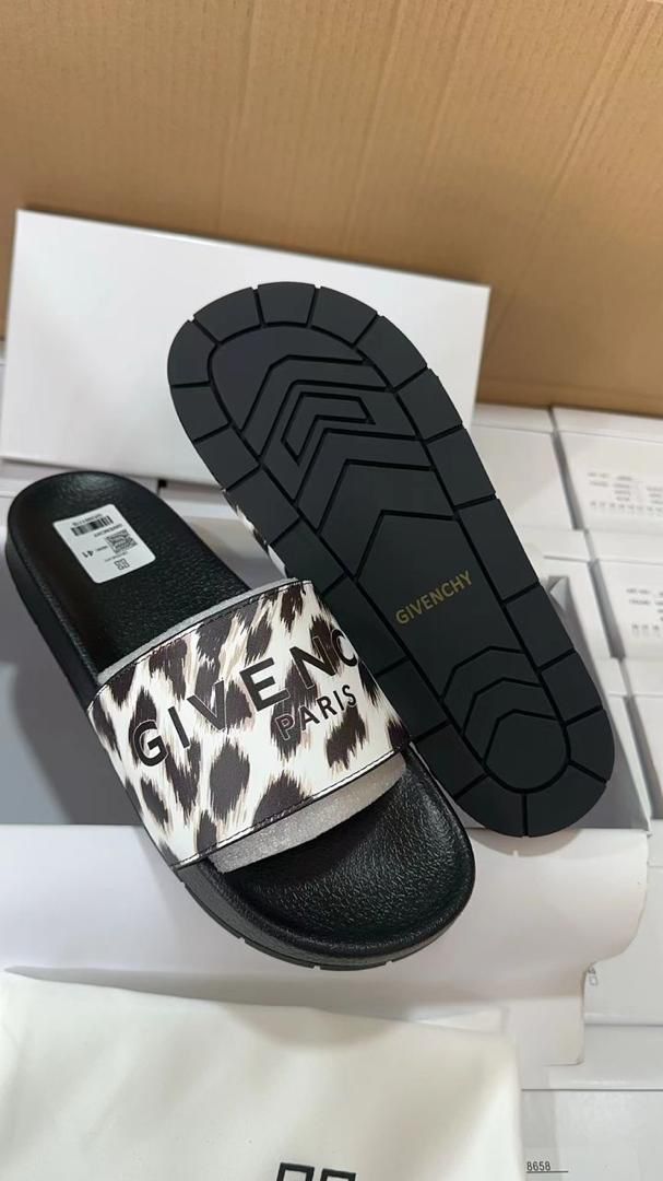 Men Branded Slides thumbnail 4