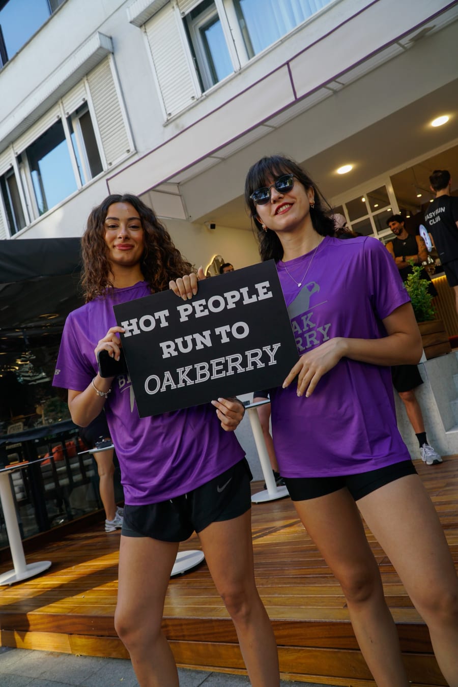 EASY RUN CLUB x OAKBERRY