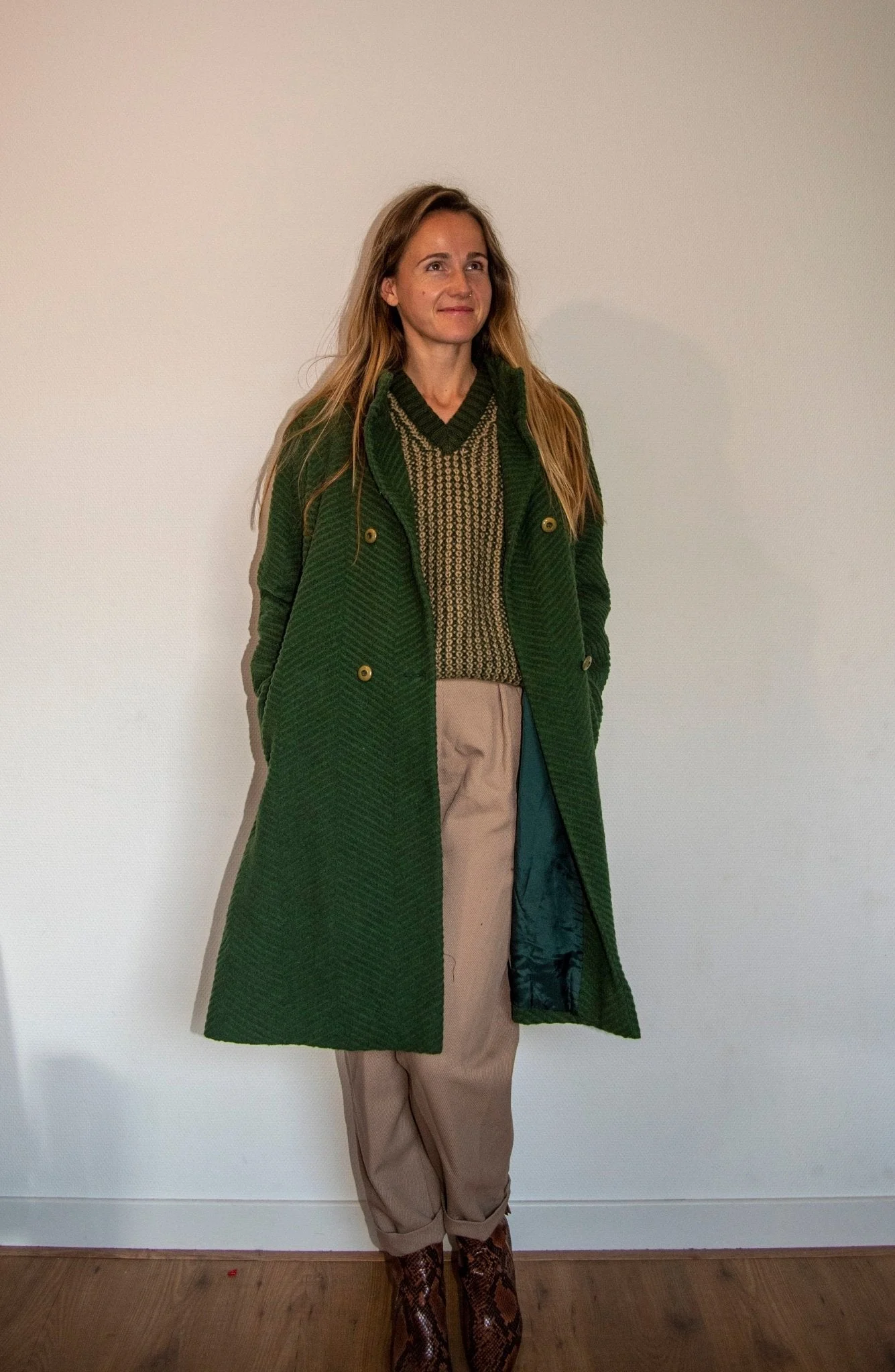 Unique 1970s Moss Green A-line Wool Coat with Pockets | Made in Italy | Essential Fall-Winter Vintage Fashion Unique 1970s Moss Green A-line Wool Coat with Pockets | Made in Italy | Essential Fall-Winter Vintage Fashion