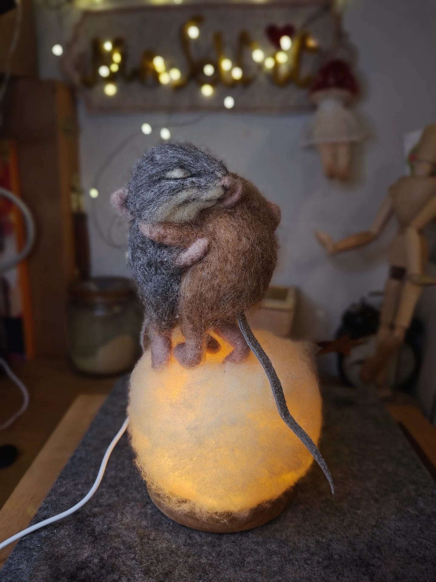 Dancing mice night lamp