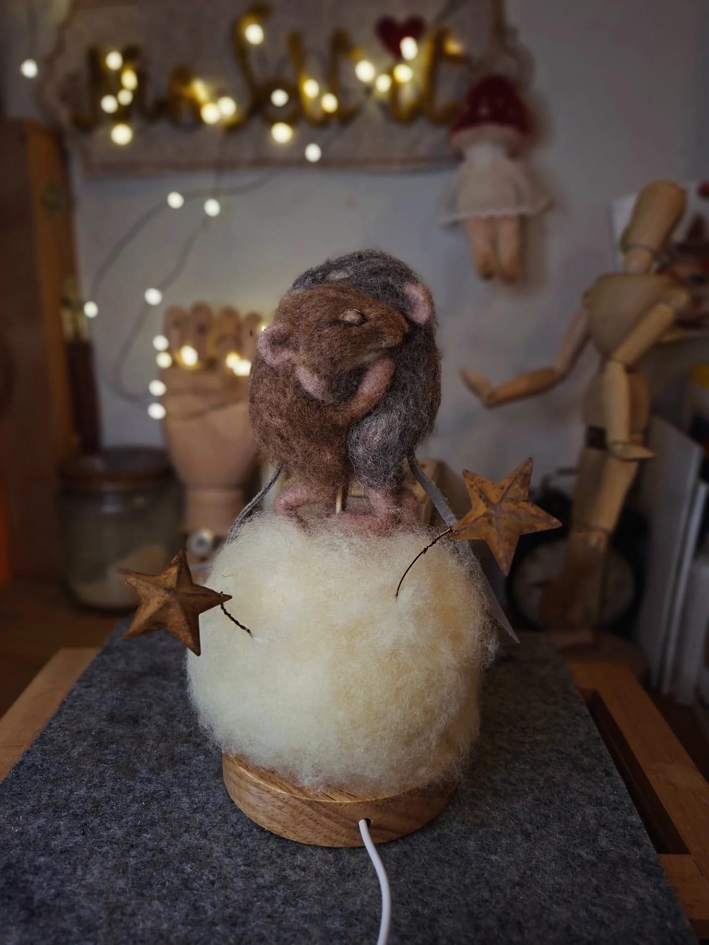 Dancing mice night lamp