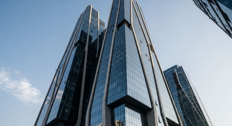 واجهة زجاجية لمقر شركة تم إنشاؤه بعد استكمال إجراءات تاسيس شركة بالسعودية للاجانب.