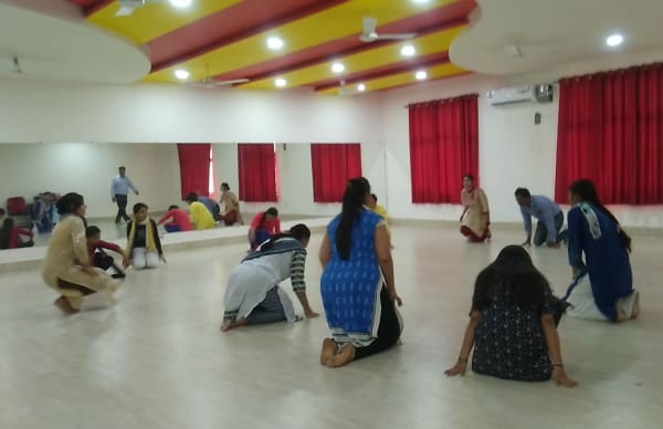 Teachers practicing interactive storytelling