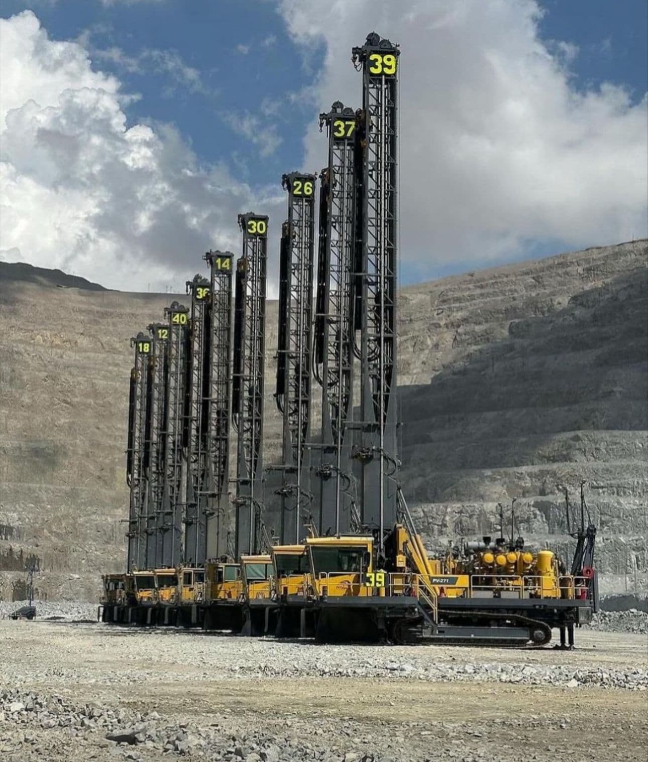 Exploring 3 main drilling techniques: DTH, Rotary and Top Hammer.