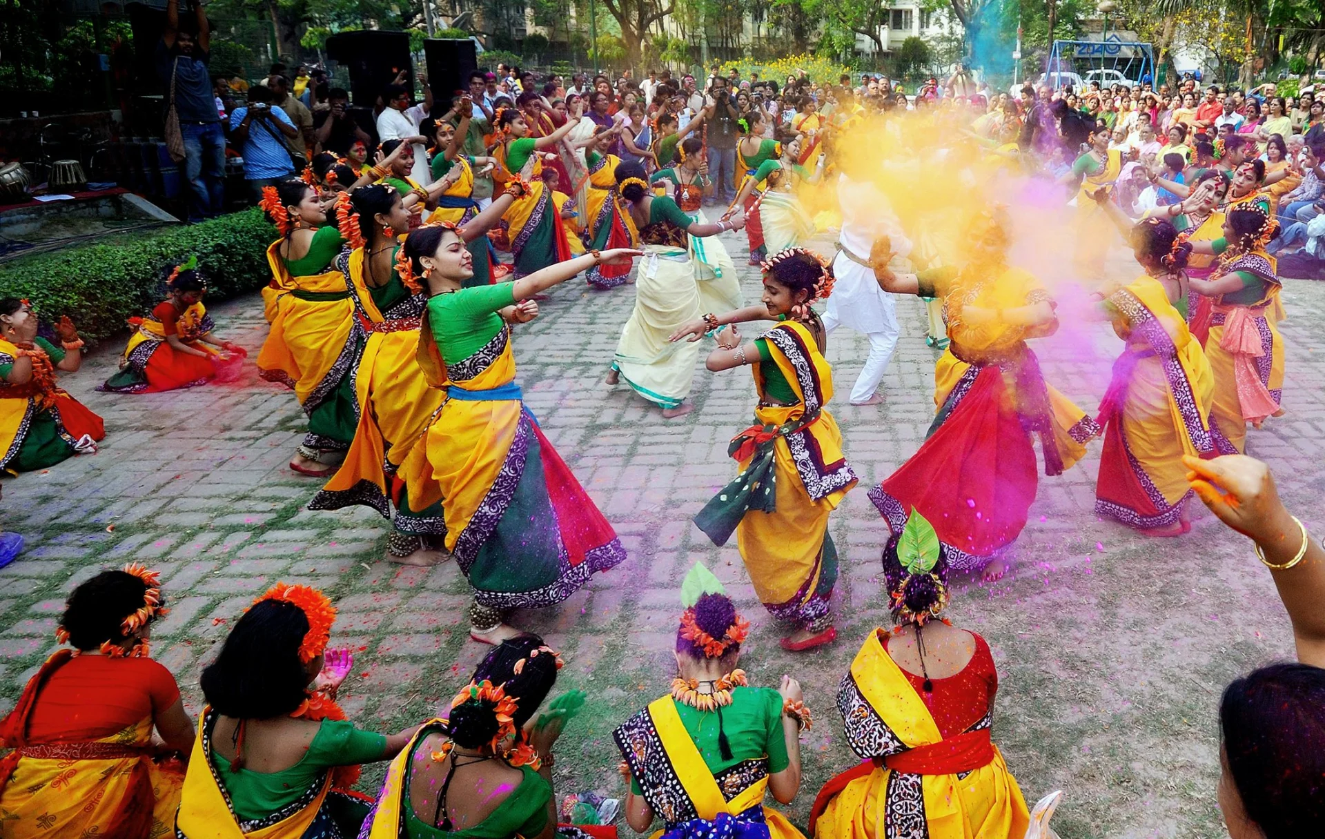 7 Best Places To Celebrate Holi In India 2025