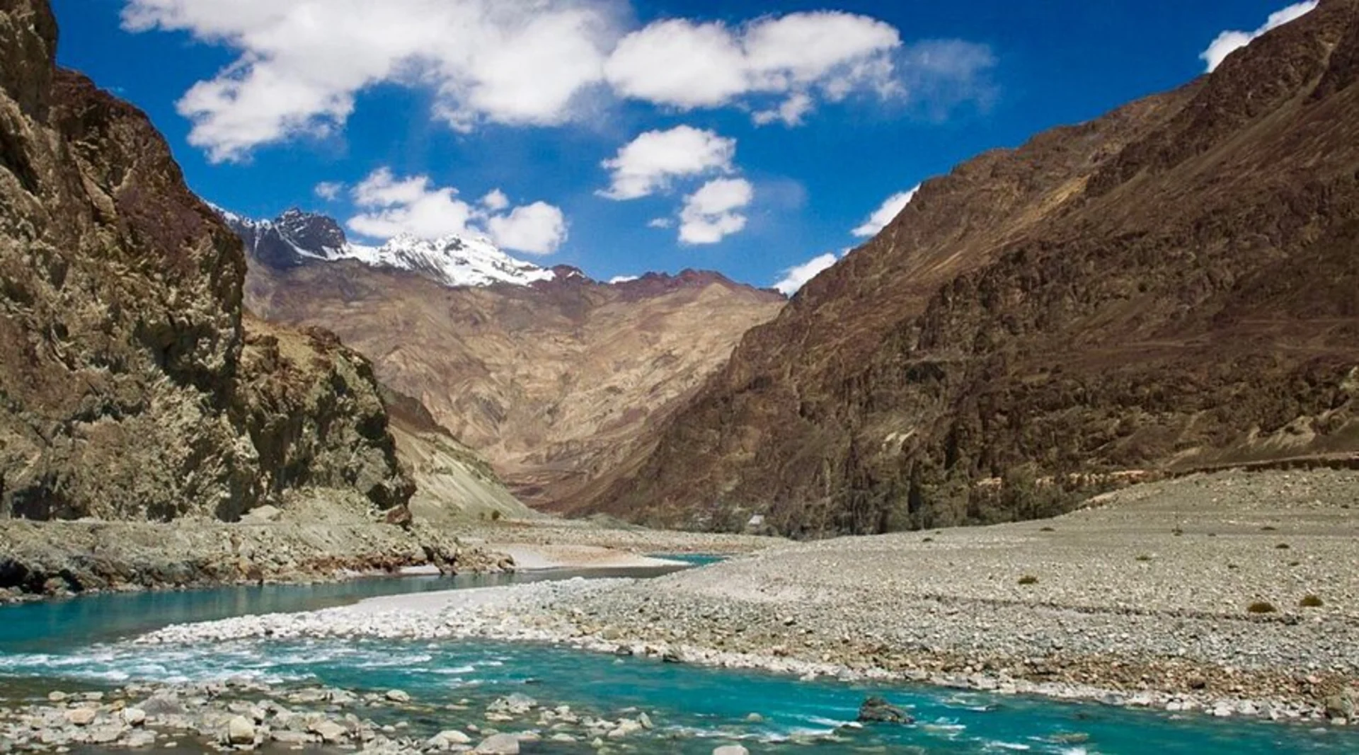 10 Offbeat Places In Ladakh That Will Leave You Spellbound
