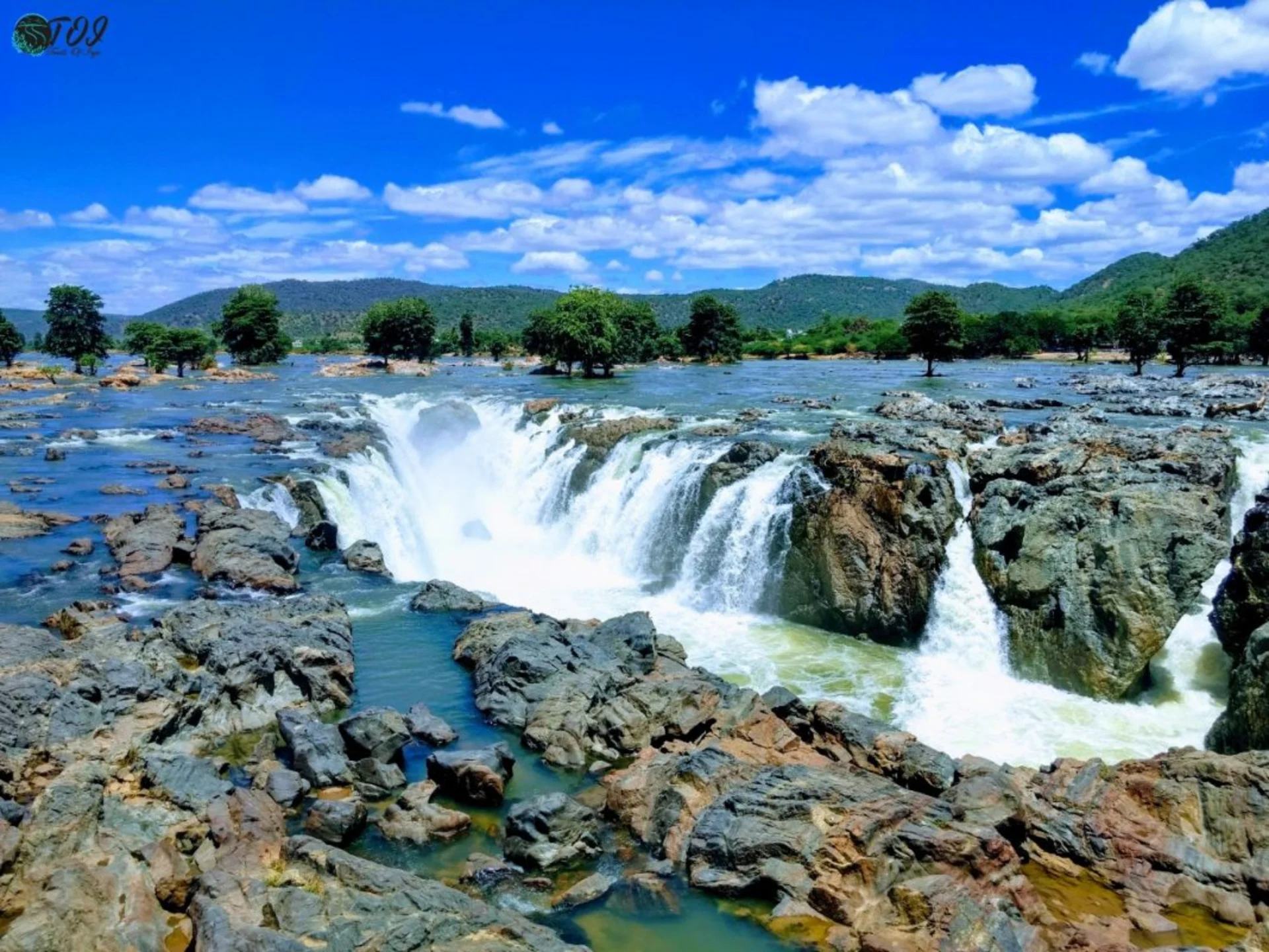 15 Breathtaking Waterfalls in India You Must Visit This Summer