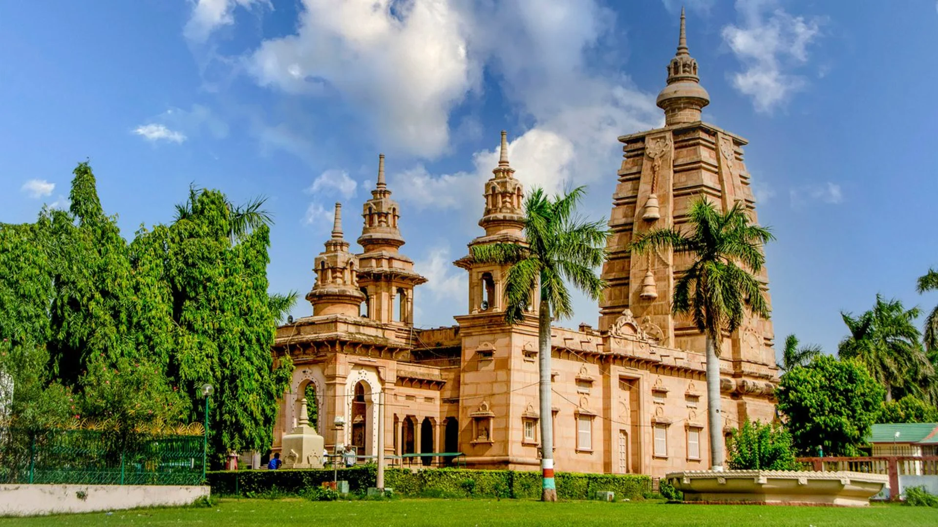 12 Scenic Spiritual Places in India to Visit in 2025