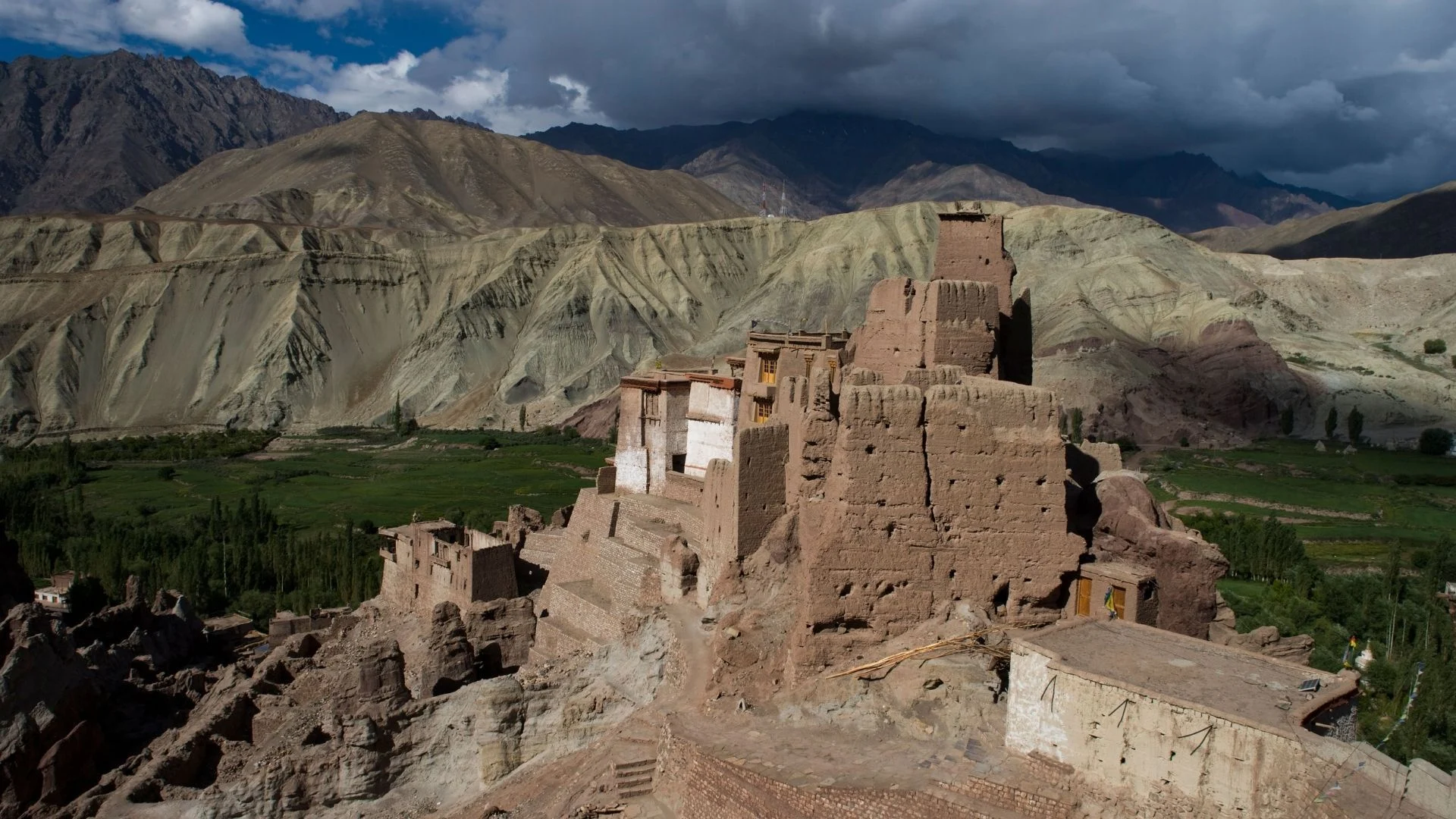 10 Offbeat Places In Ladakh That Will Leave You Spellbound