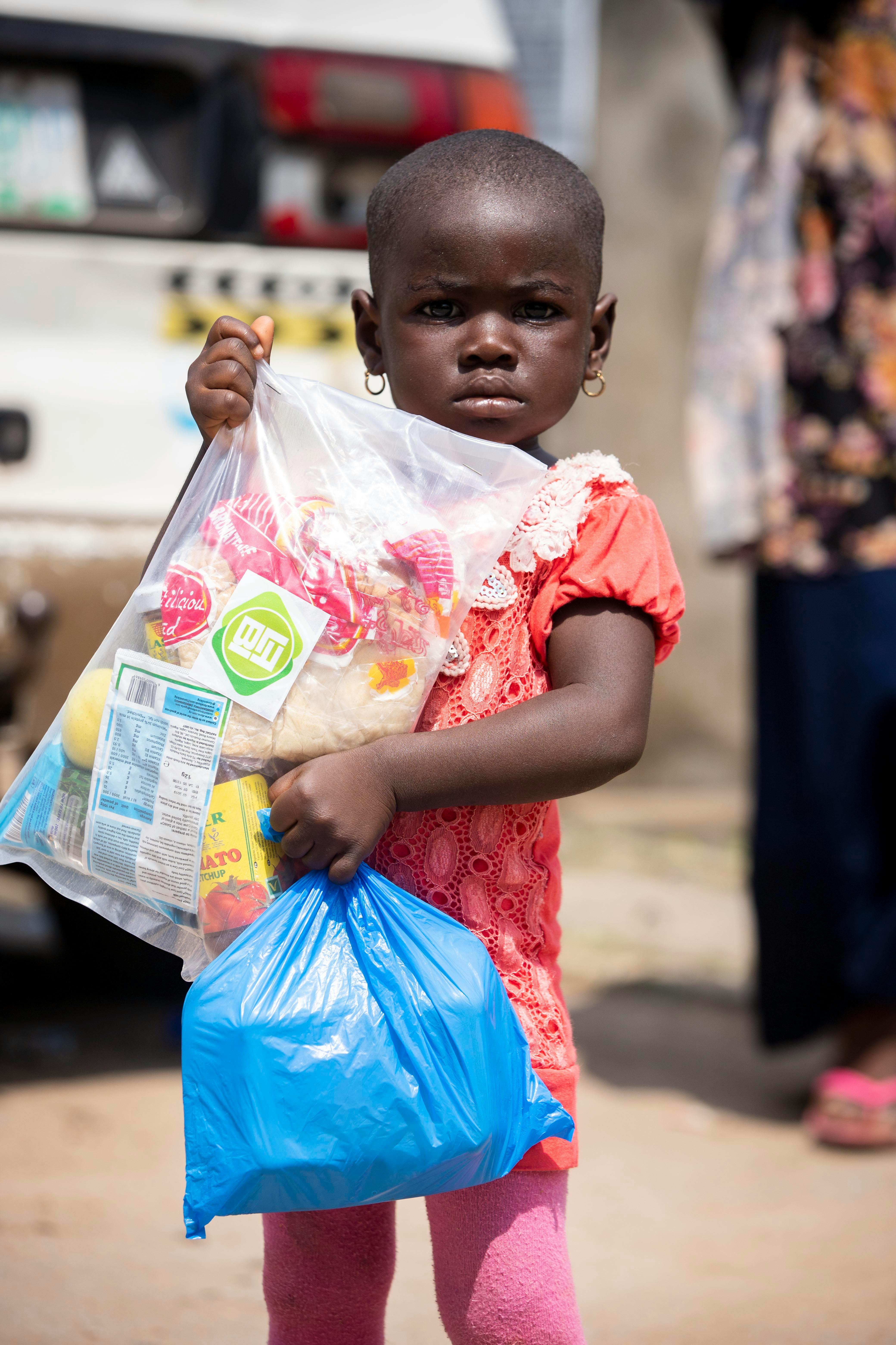 Distribution de fournitures scolaires