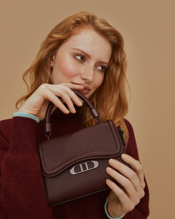 Model holding or mini bag Duddley in burgandy