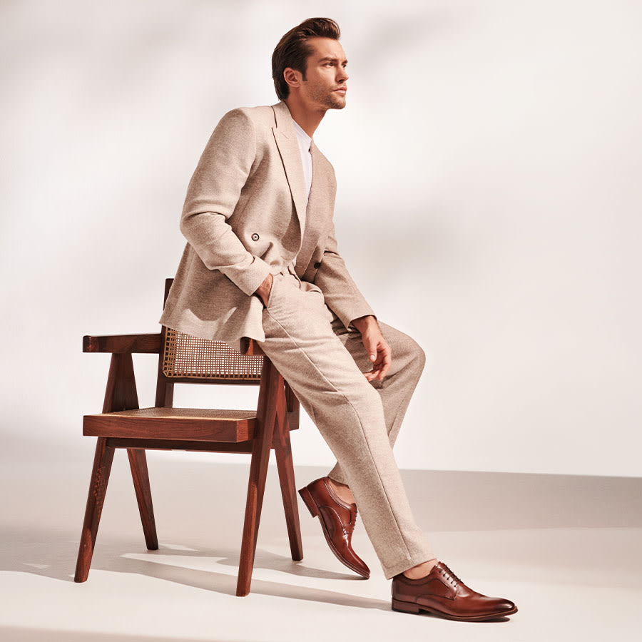 Men's brown lace up brown shoe