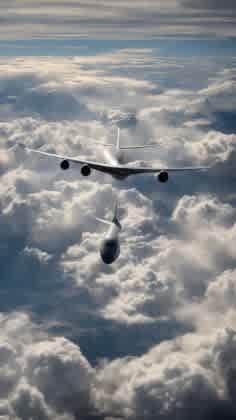 En-route weather challenges and solutions, showing examples of how turbulence, icing, and thunderstorms can affect flights. The image should illustrate the dynamic nature of weather and the need for constant monitoring.