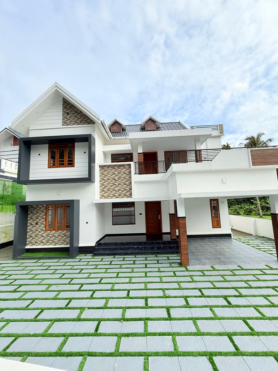 Sold house in Madukkamoodu, Changanassery