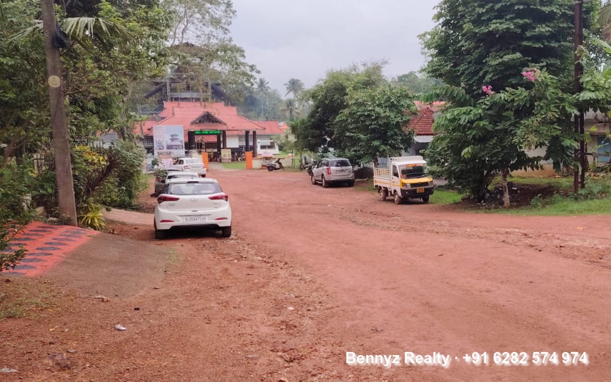 Land for sale by owner in Amayannoor, Kottayam, Kerala
