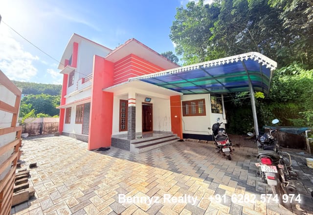 House for sale by owner in Koothrapally, Kottayam