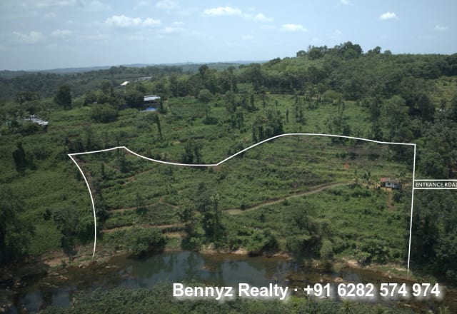 Land for sale by owner in Koratty, Kottayam