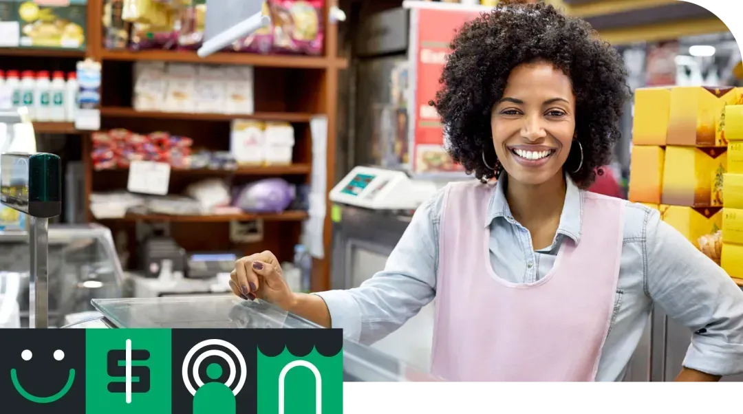 Empreendedora sorrindo para a foto no mercado. 