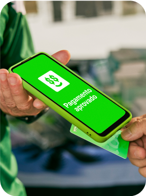 Empreendedor recebendo por aproximação Stone no celular