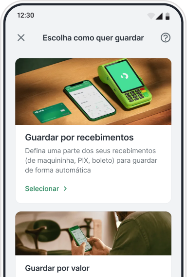 Celular com aplicativo da Stone aberto na aba de "Escolha como quer guardar" e abaixo constam duas opções "Guardar por recebimentos" ou "Guardar por valor".
