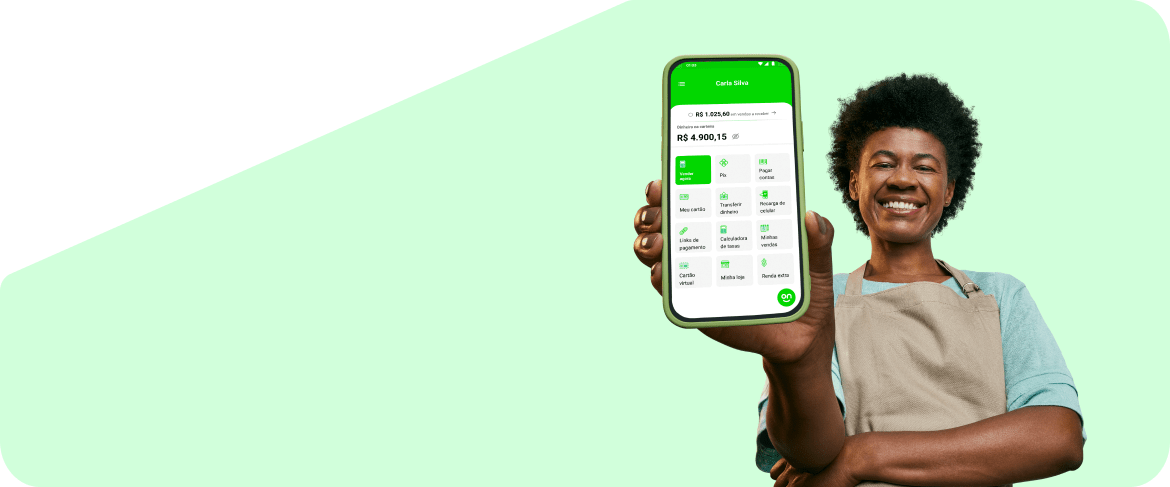 Empreendedora sorrindo, com um braço cruzado e o outro segurando o seu celular na sua frente com o aplicativo do Ton aberto na página inicial. E no celular constam os serviços do Ton e o saldo de sua conta.