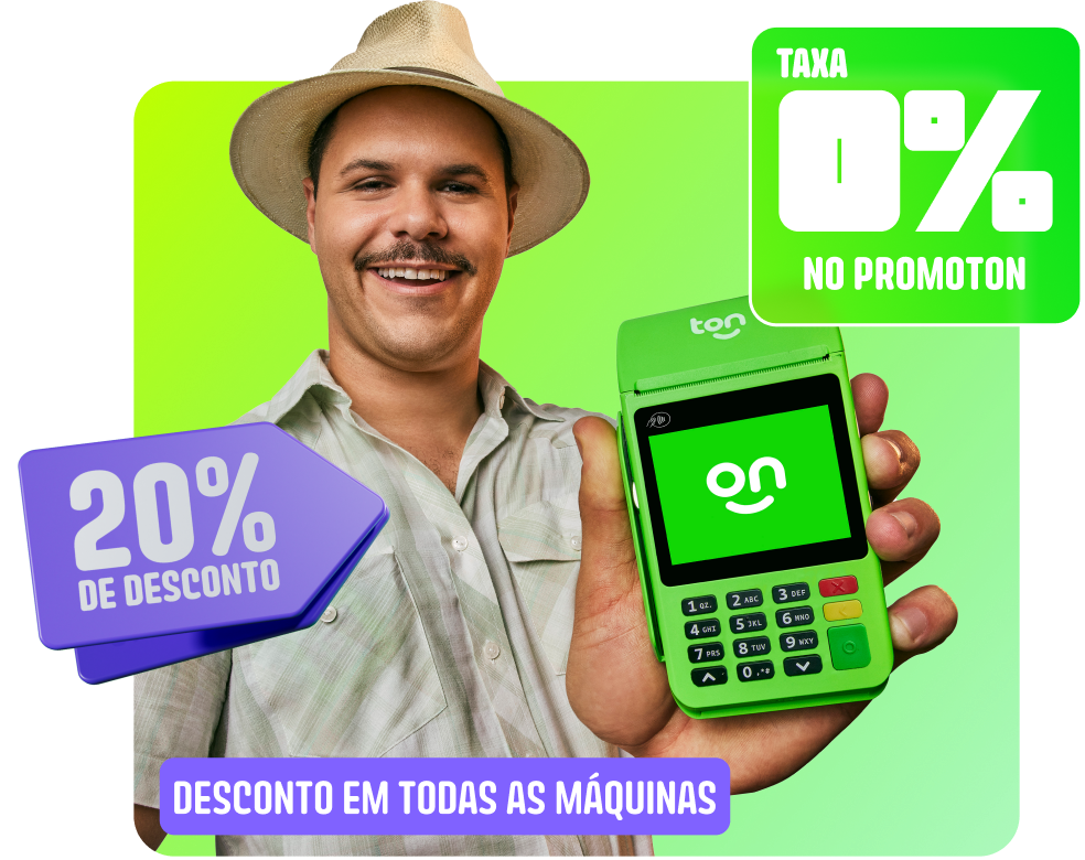 Mineiro do Queijo segurando a maquininha de cartão do Ton na sua frente. E em volta do Mineiro, contém etiqueta de oferta de 20% de desconto e desconto em todas as máquinas na cor roxa e uma outra etiqueta de Taxa 0% no Promoton na cor branca.