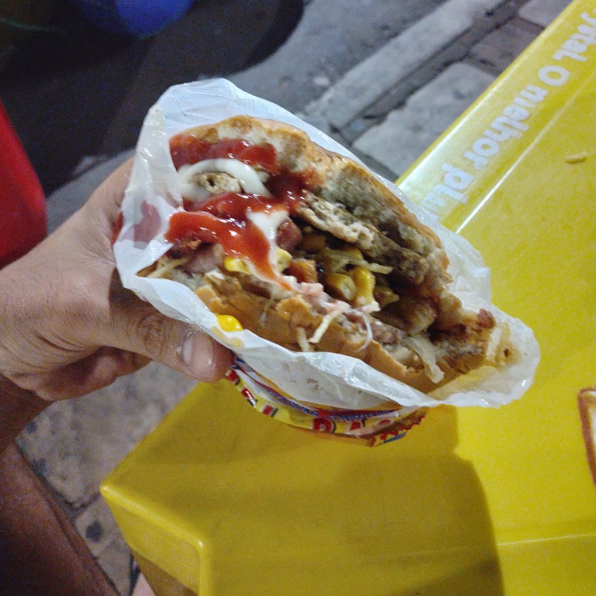 Detalhe do balcão da Kael Lanches, em Corinto (MG)