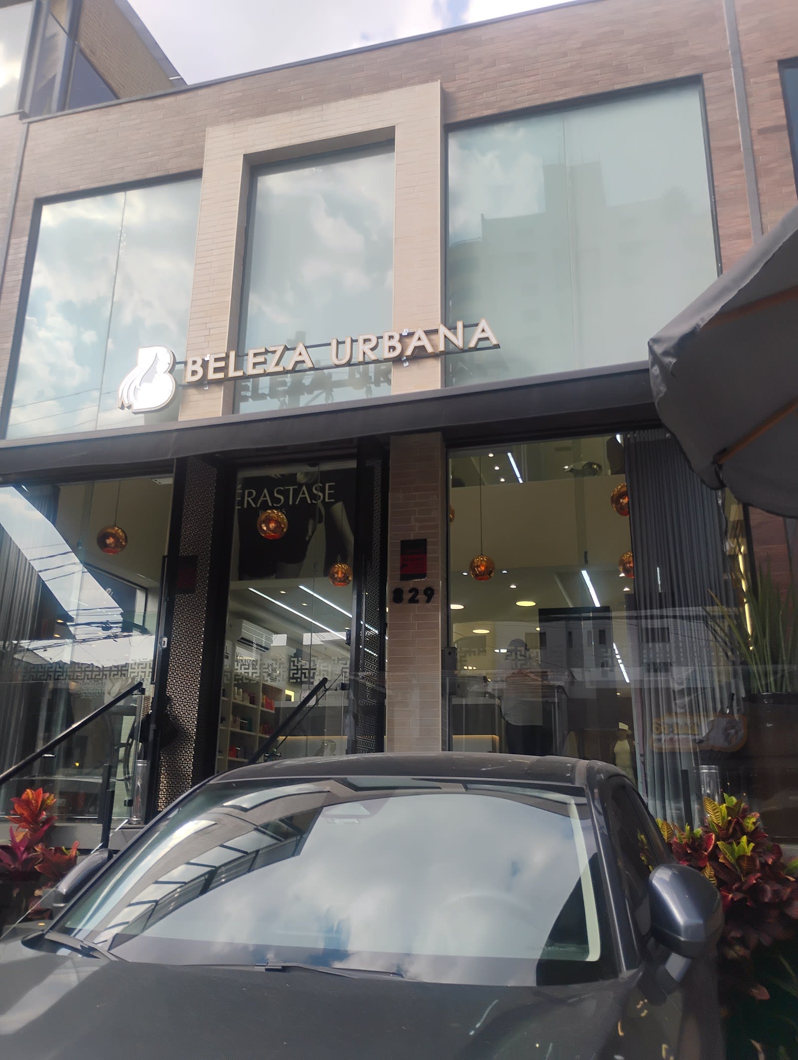 Serviço de unhas no Beleza Urbana Tatuapé, salão no Tatuapé, São Paulo