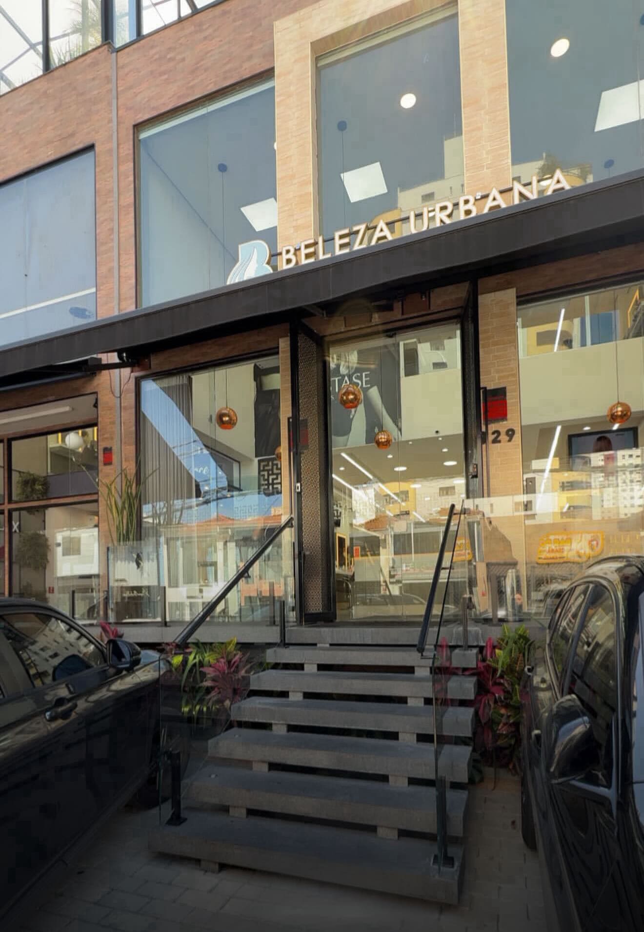 Atendimento de cabelo no Beleza Urbana Tatuapé, em São Paulo