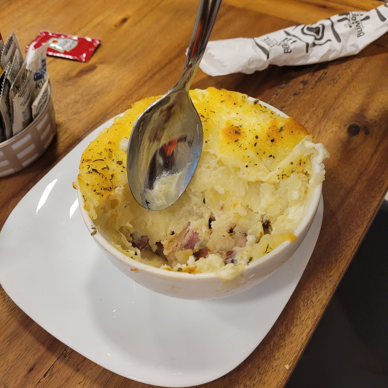 Detalhe do Largato Pizzaria e Hamburgueria, em Matipó (MG)