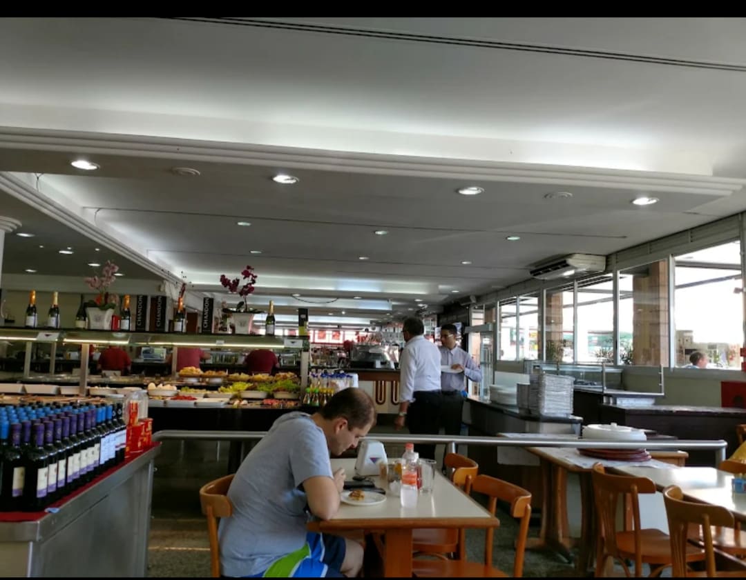 Seleção de pães e produtos frescos da La Ville em Barueri