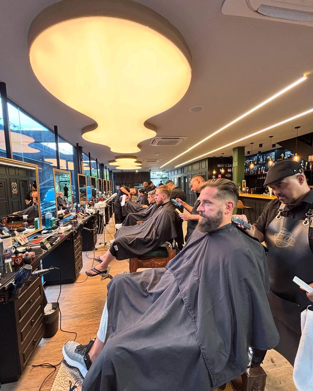 Vista geral da Barbearia New Orleans na Av. Rebouças, São Paulo