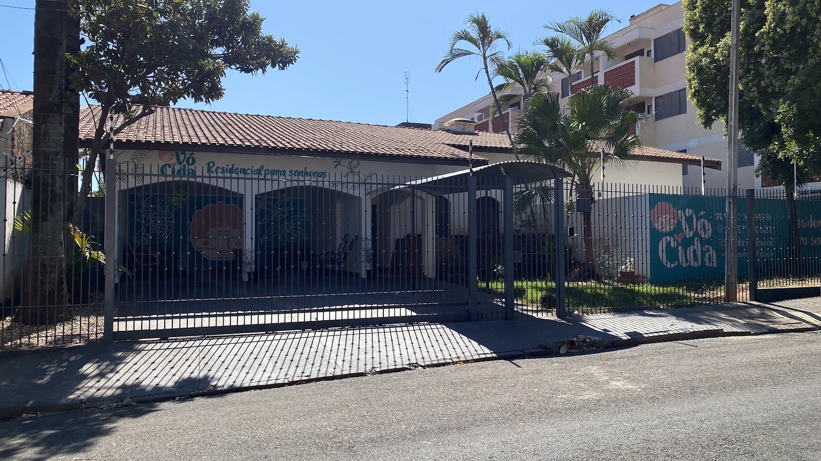 Ambiente organizado do Vó Cida Residencial Geriátrico, em Bauru - SP
