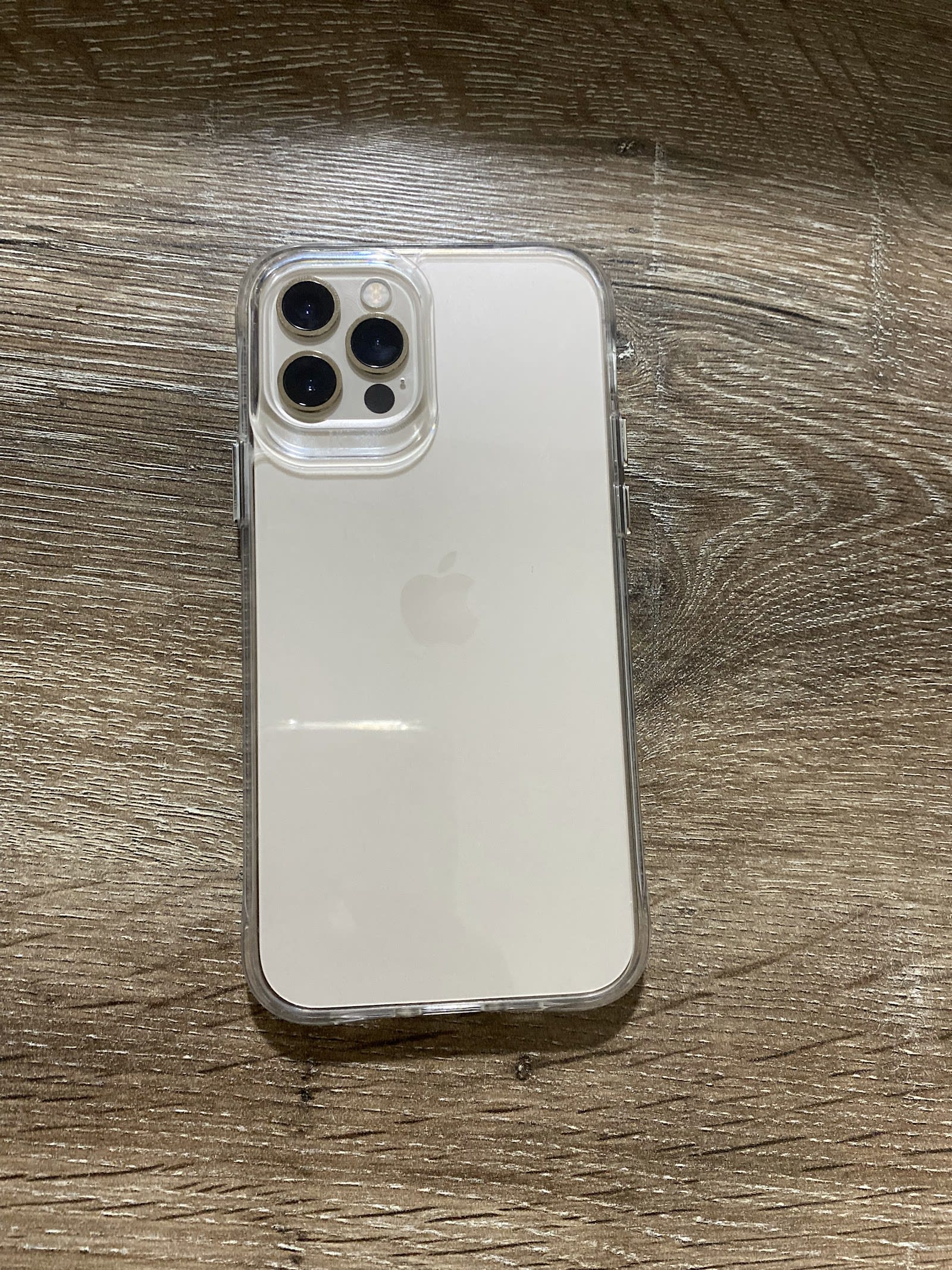 Detalhe de iPhone comercializado pela Importsouza, em Novo Hamburgo