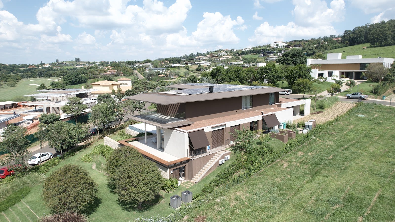 Instalação de esquadrias de alumínio MAV do Brasil em amplo projeto residencial Paulínia SP
