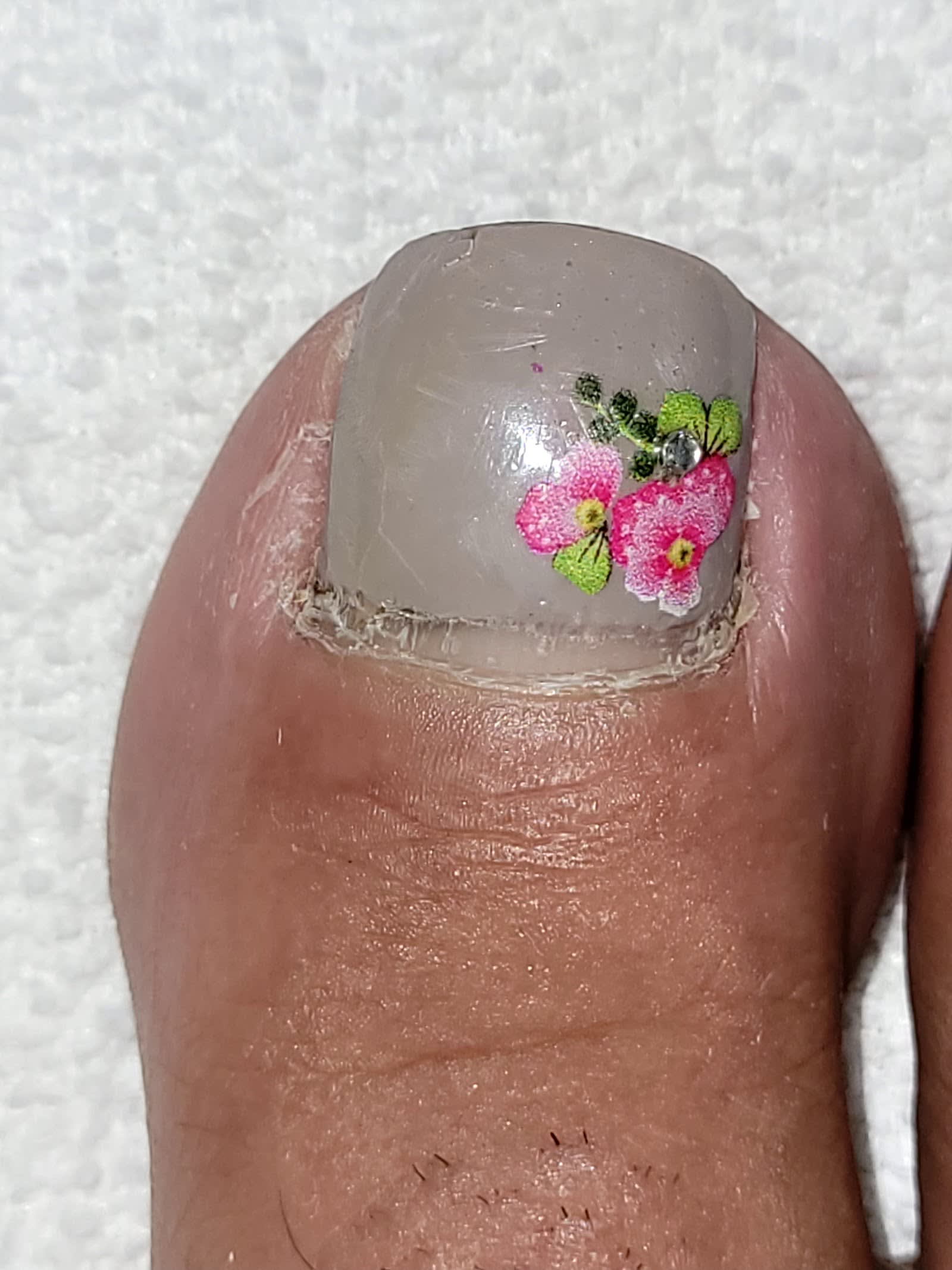 Unhas decoradas em close, trabalho da Unhas Mundial Se Tu Uma Bênção, em Paraisópolis, São Paulo