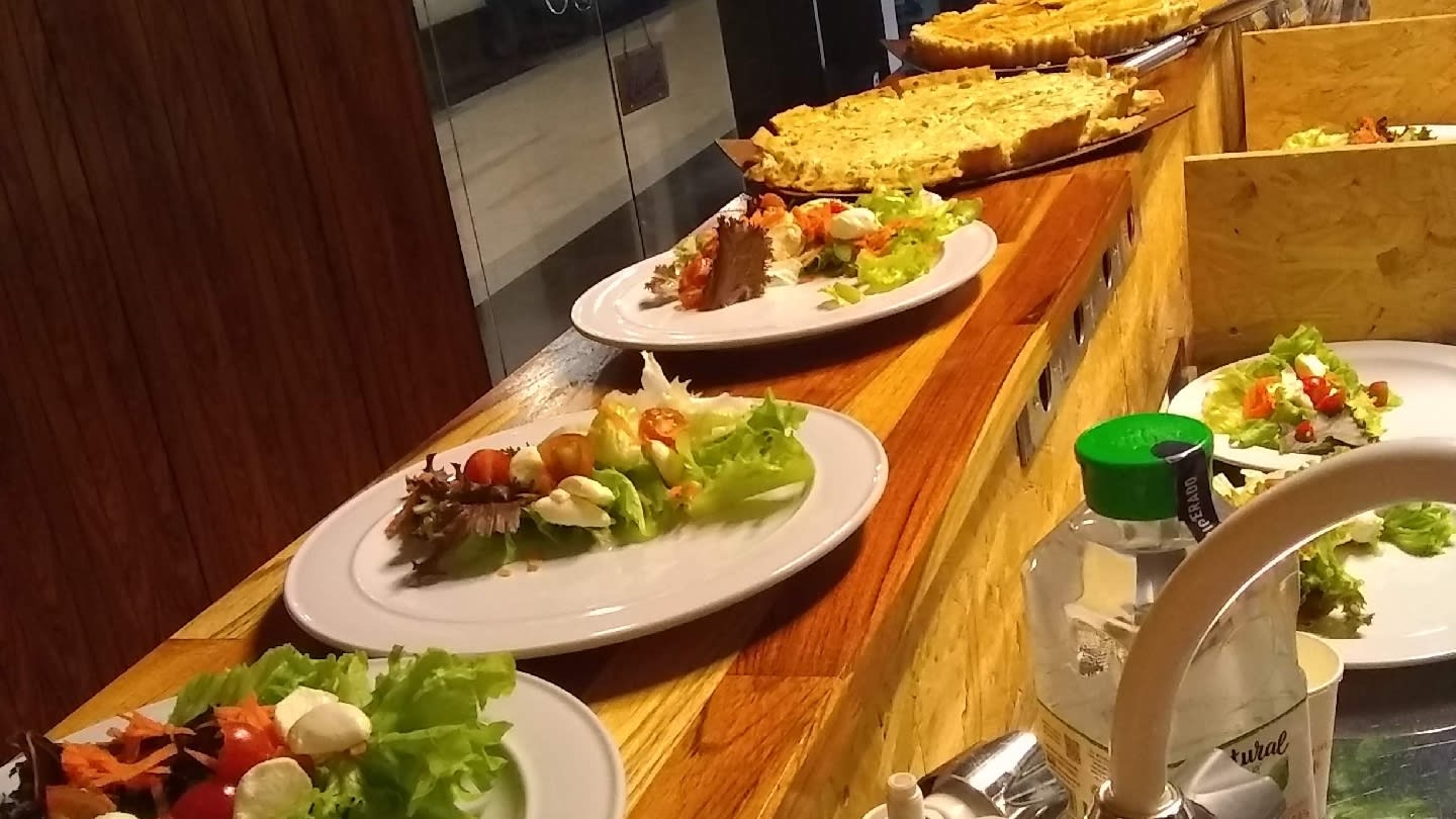 Montagem de buffet completo para evento corporativo em São Paulo